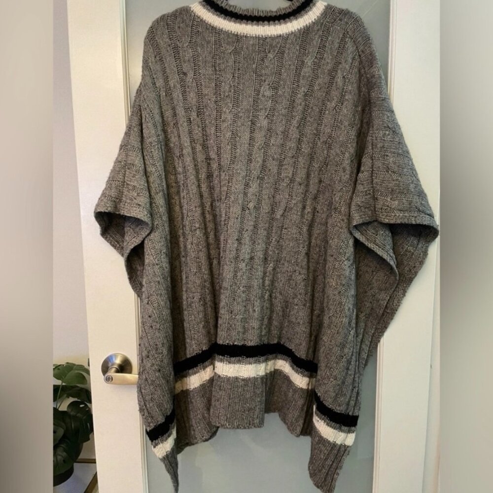UGG Weslynn Poncho Sweater M/L - Picture 4 of 5